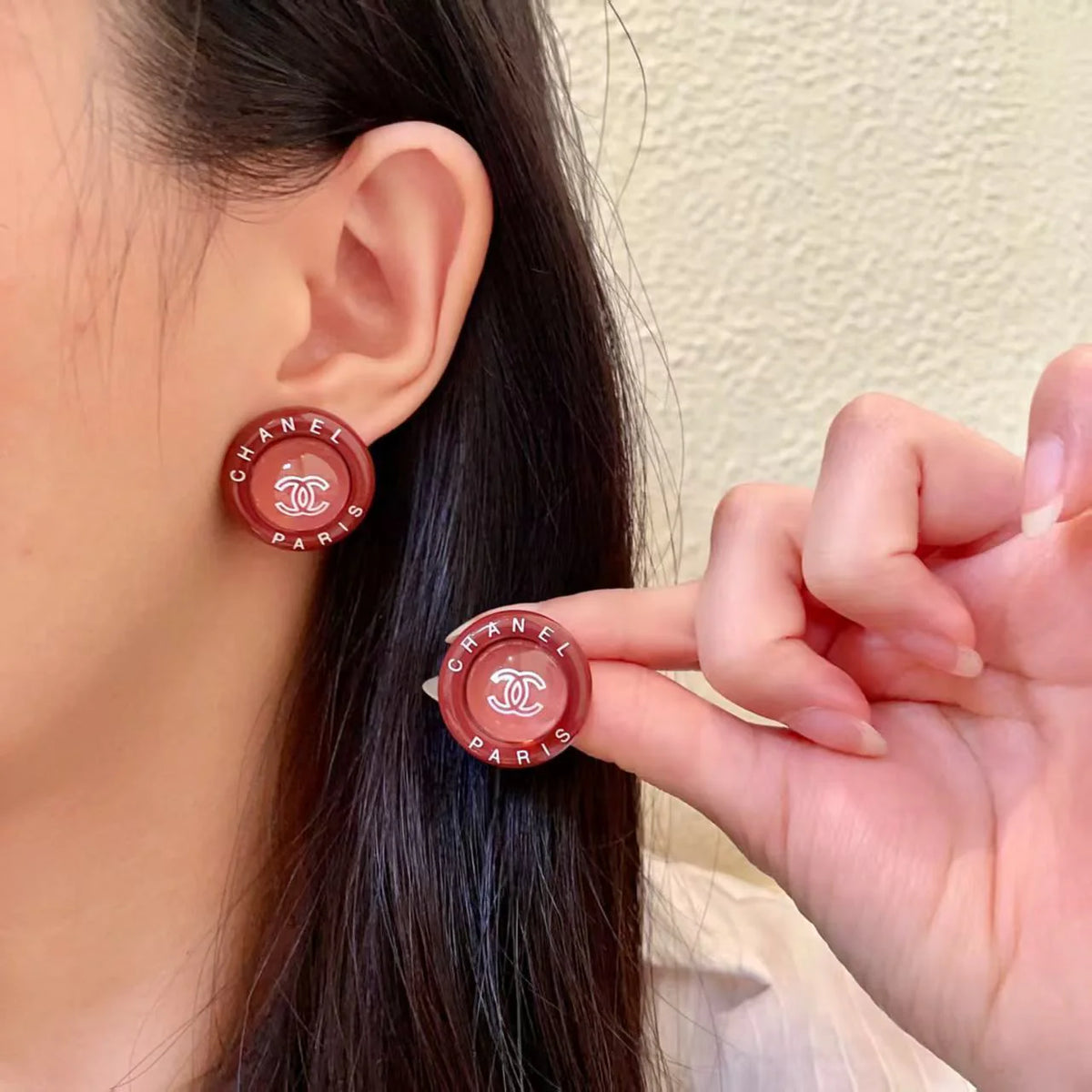 New round letter earrings