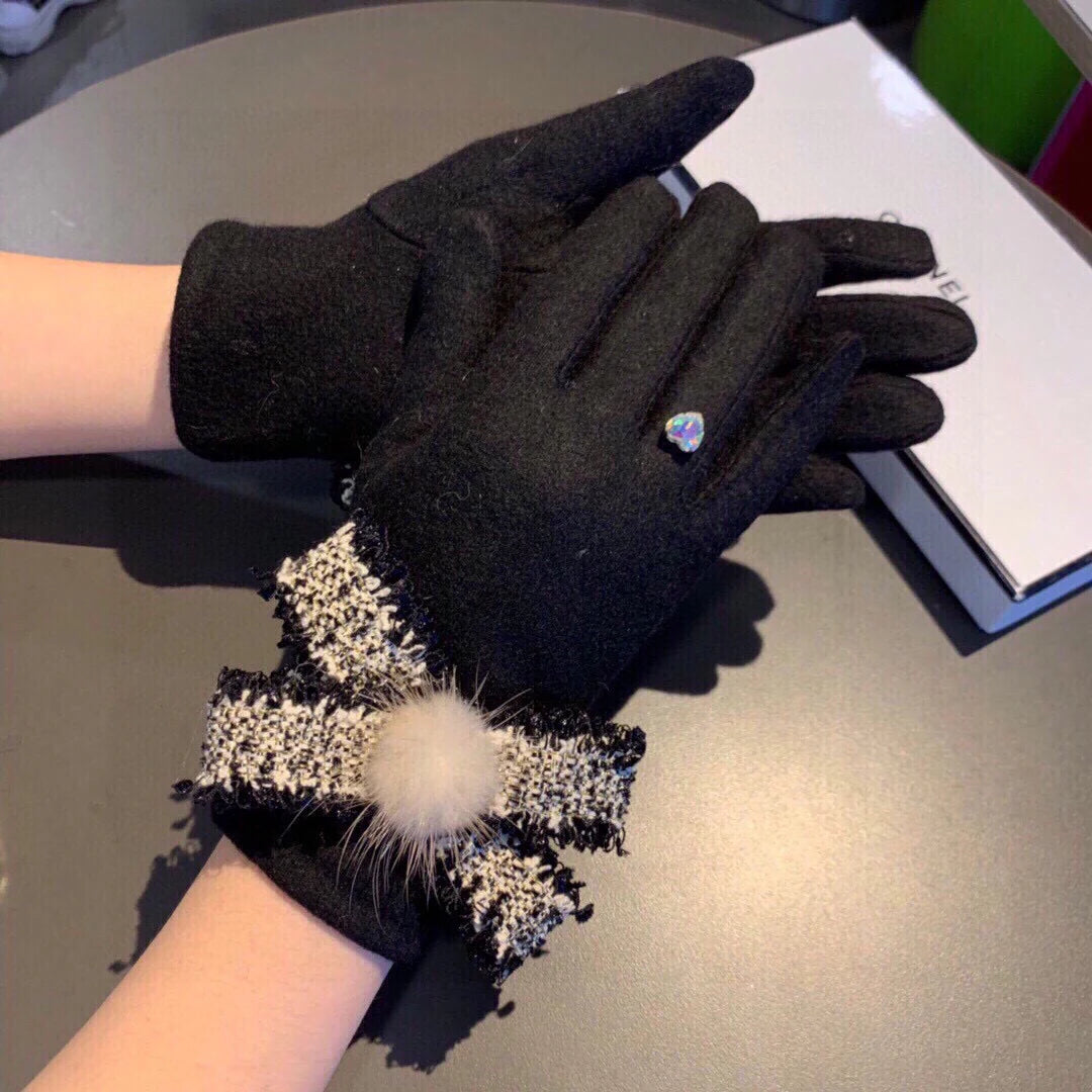 New wool gloves