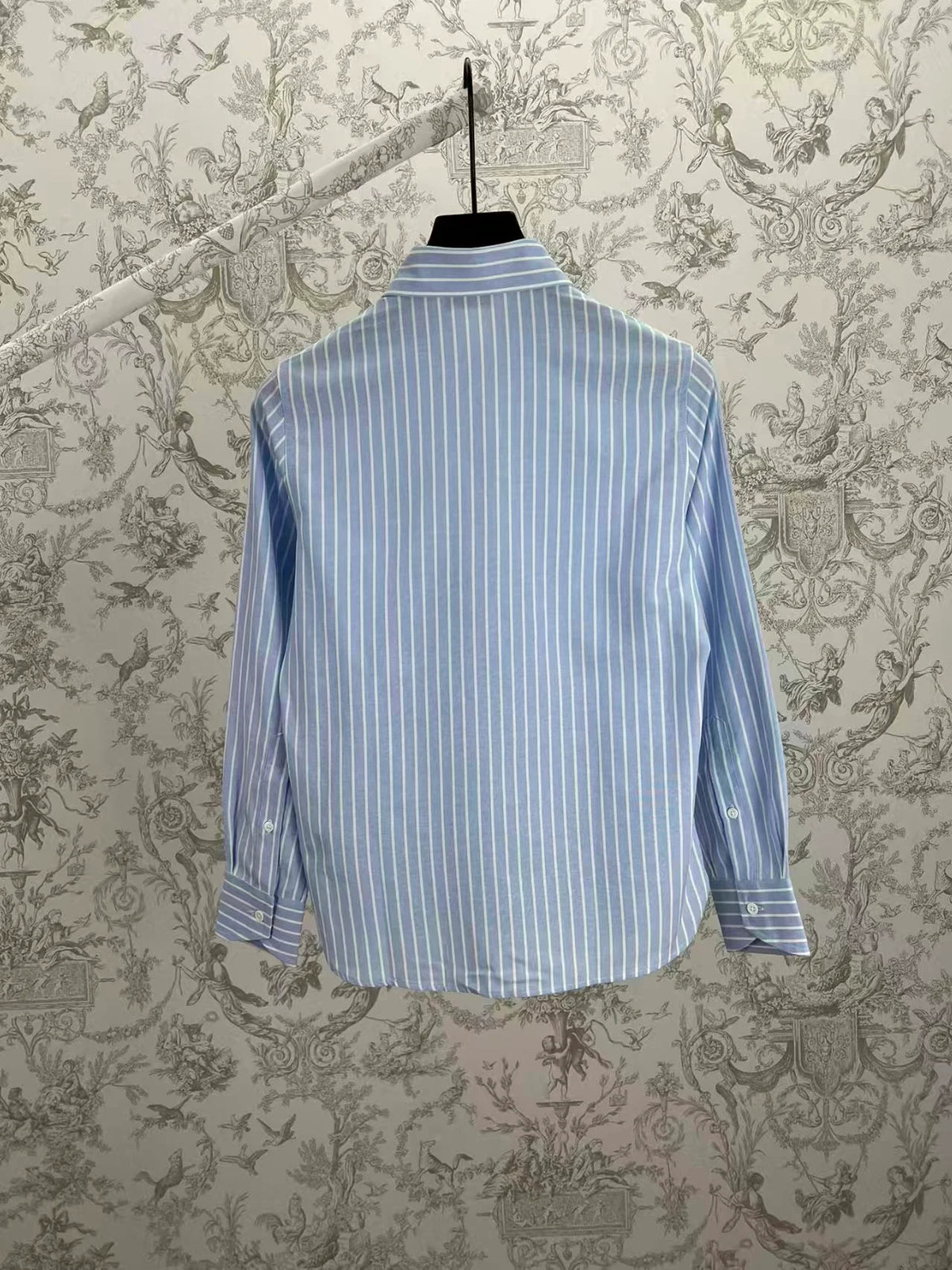 New vertical striped long sleeved shirt