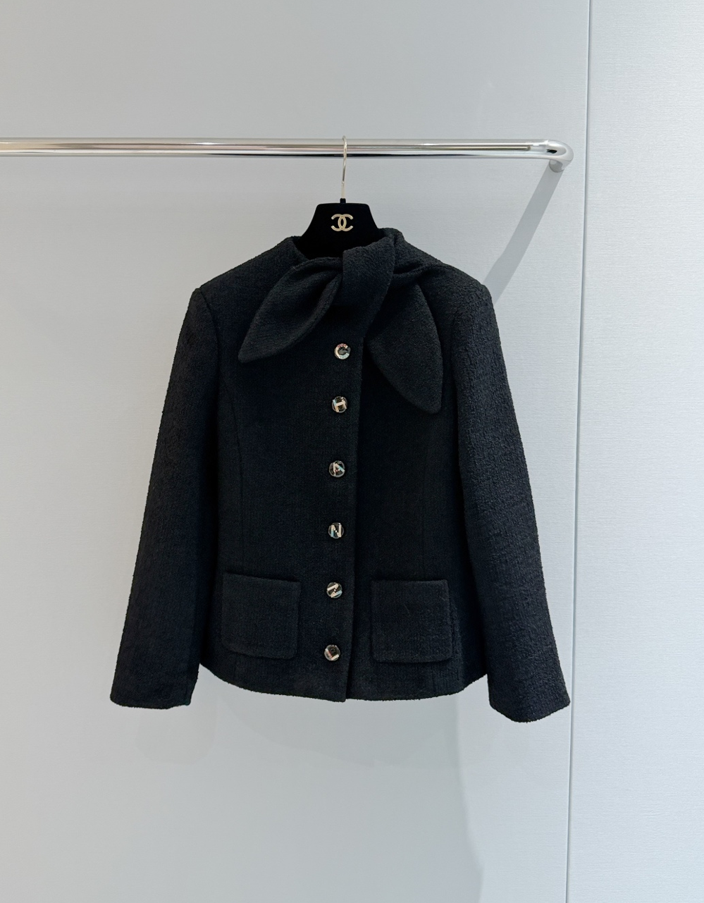 Chic Black Cropped Tweed Blazer with Front Patch Pockets & Bow Detail