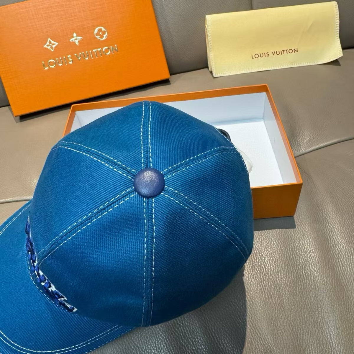 New embroidered canvas baseball cap