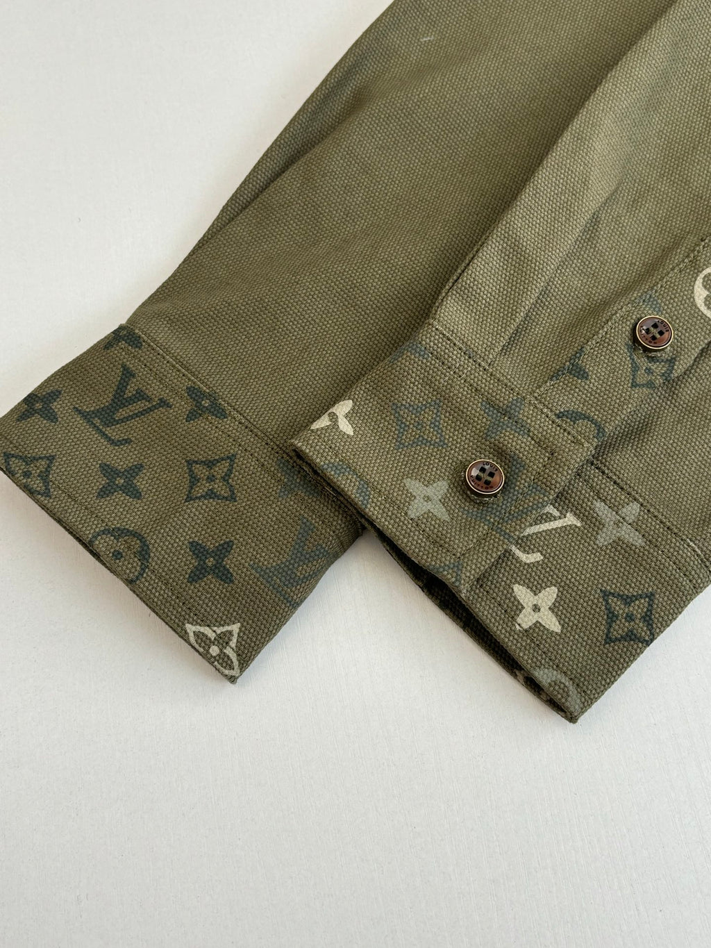 Full printed camouflage pointed collar long sleeved shirt