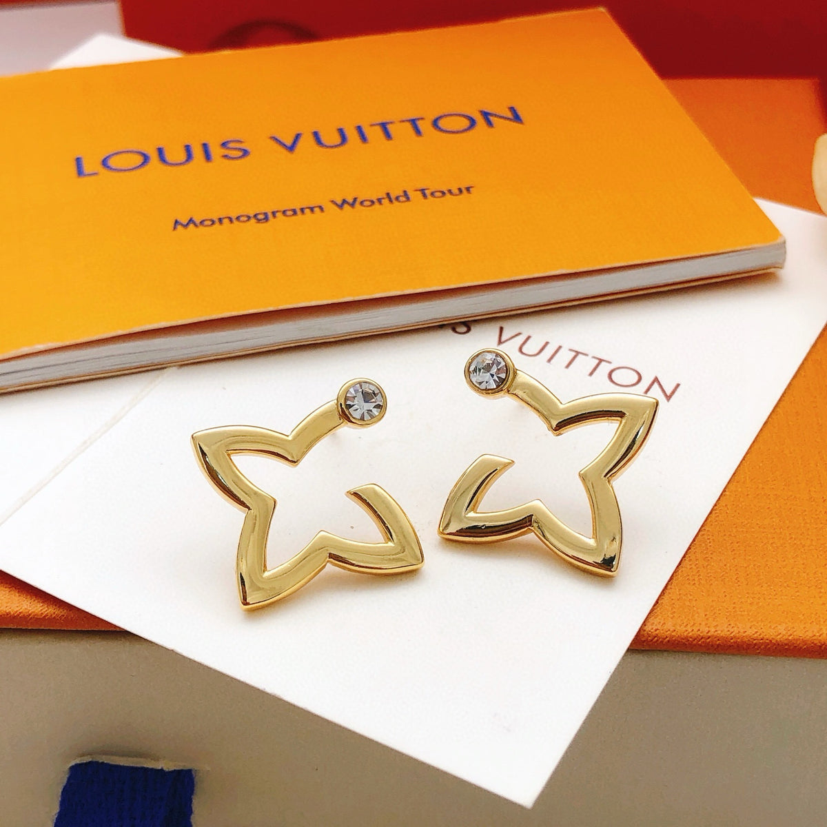 latest model 🆕🆕 Smooth ear studs