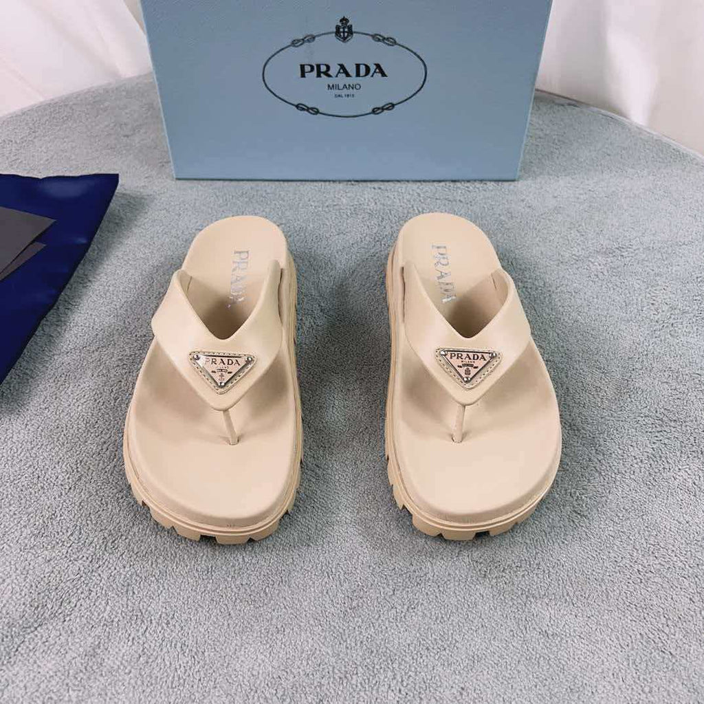 Latest couple style clamp slippers