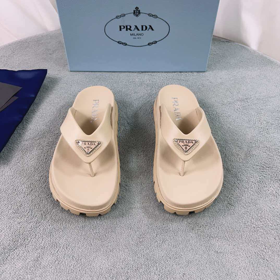 Latest couple style clamp slippers