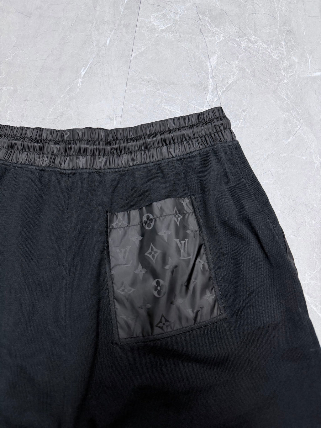 The new shorts are made of elegant cotton knit fabric