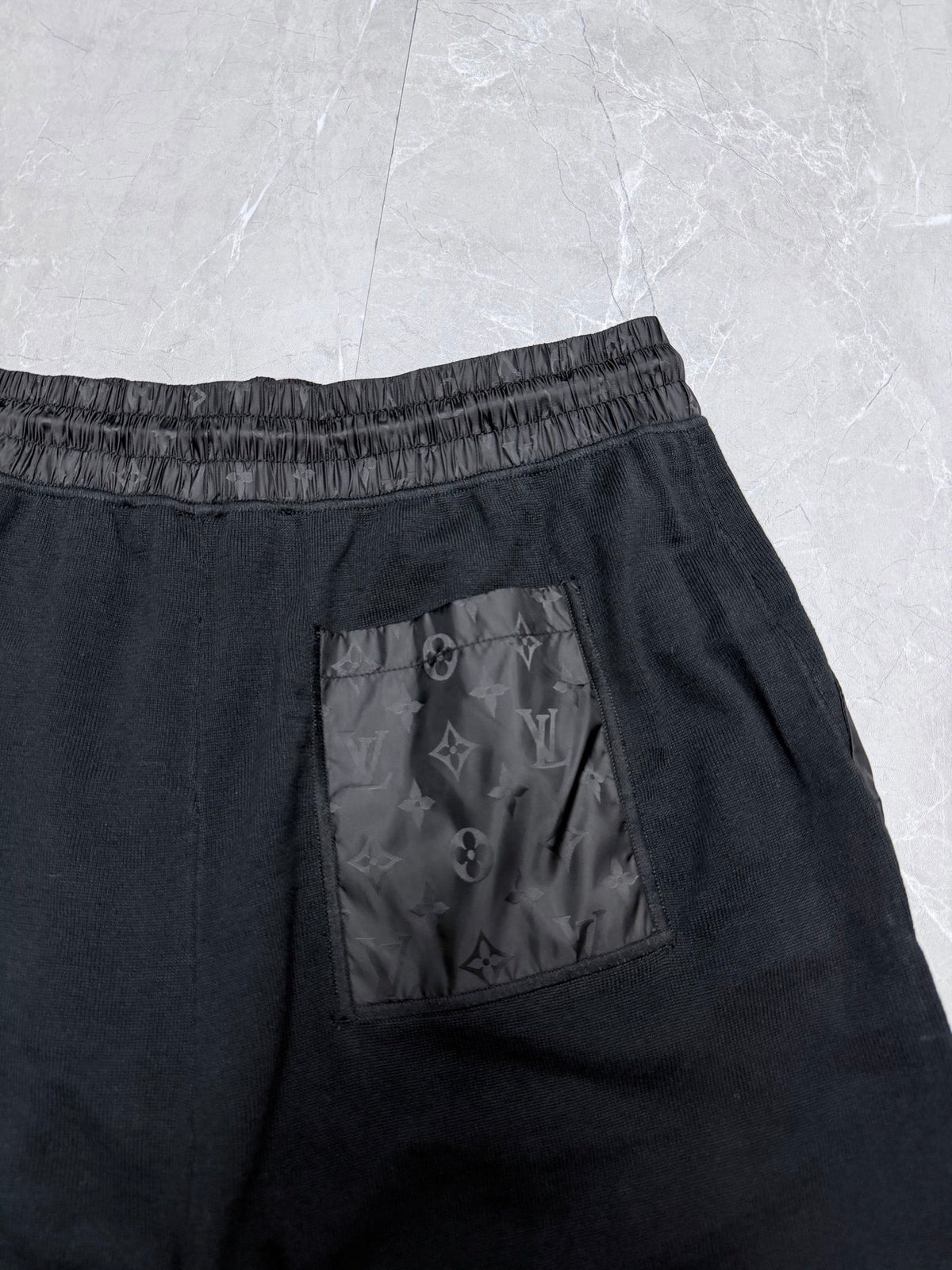 The new shorts are made of elegant cotton knit fabric