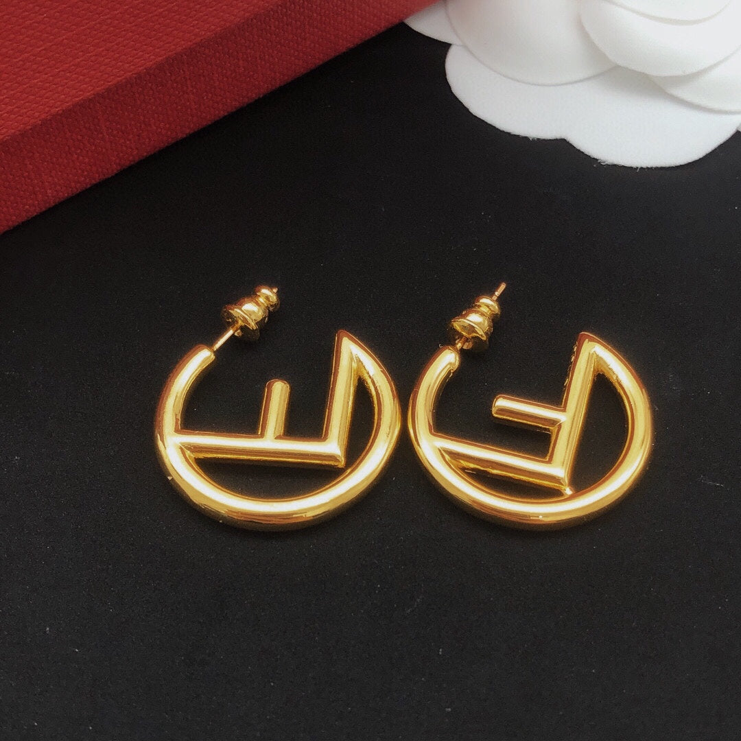 Circular ear hook surface