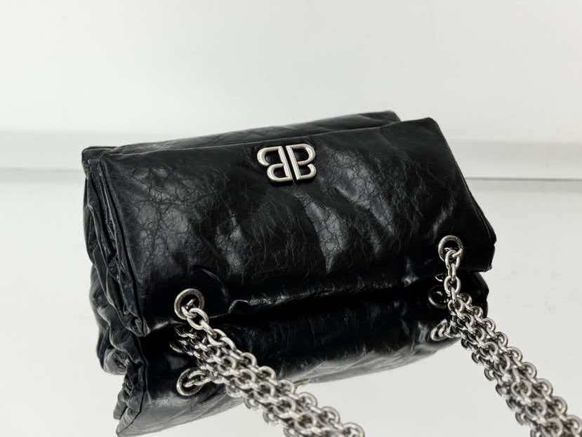 Oil wax black shoulder bag