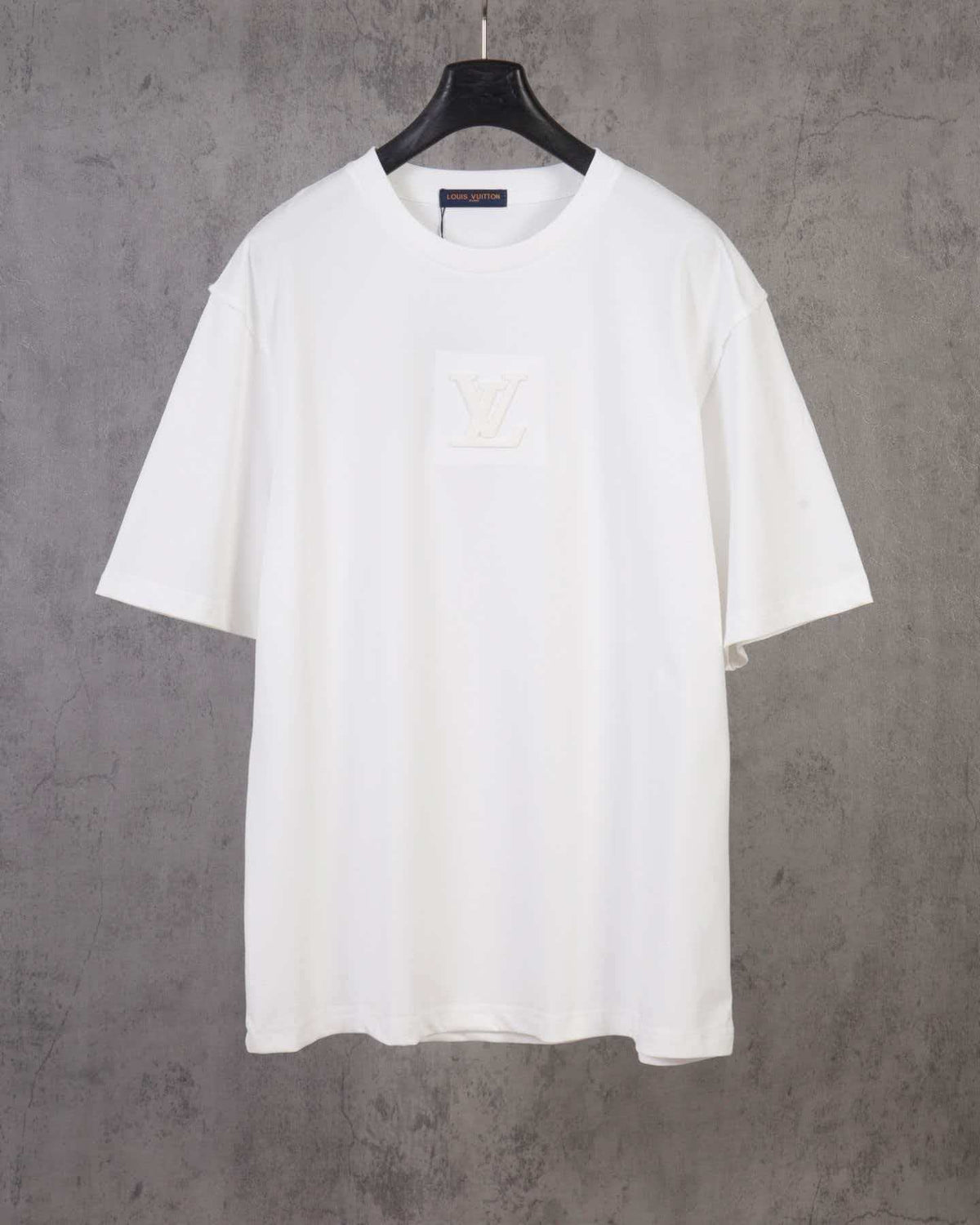 Embossed embossed short sleeved T-shirt