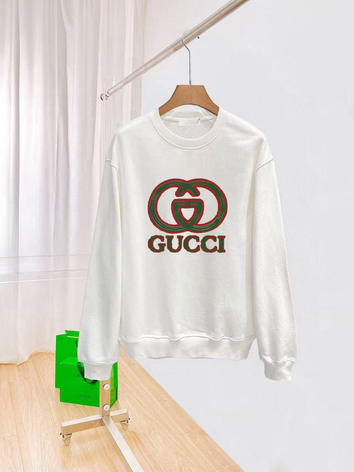 New long sleeved round neck sweatshirt 1