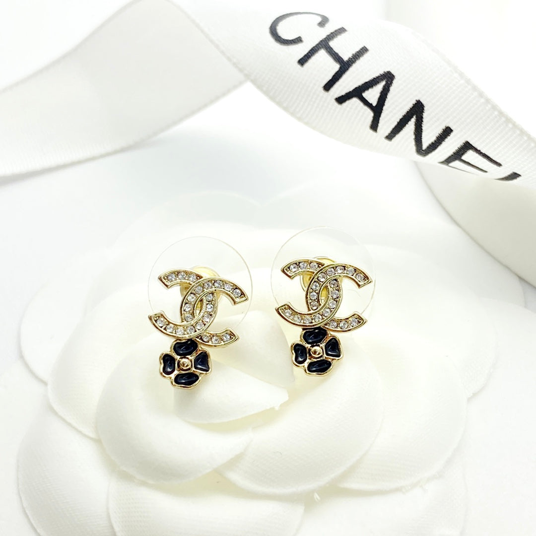 Black enamel clover full diamond earrings