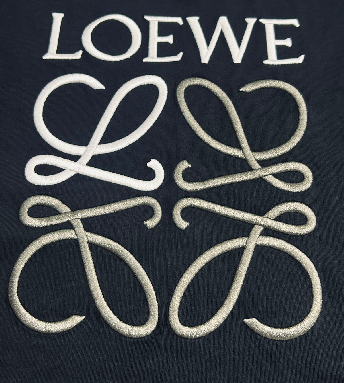 Embroidered letter logo, unisex long sleeved design