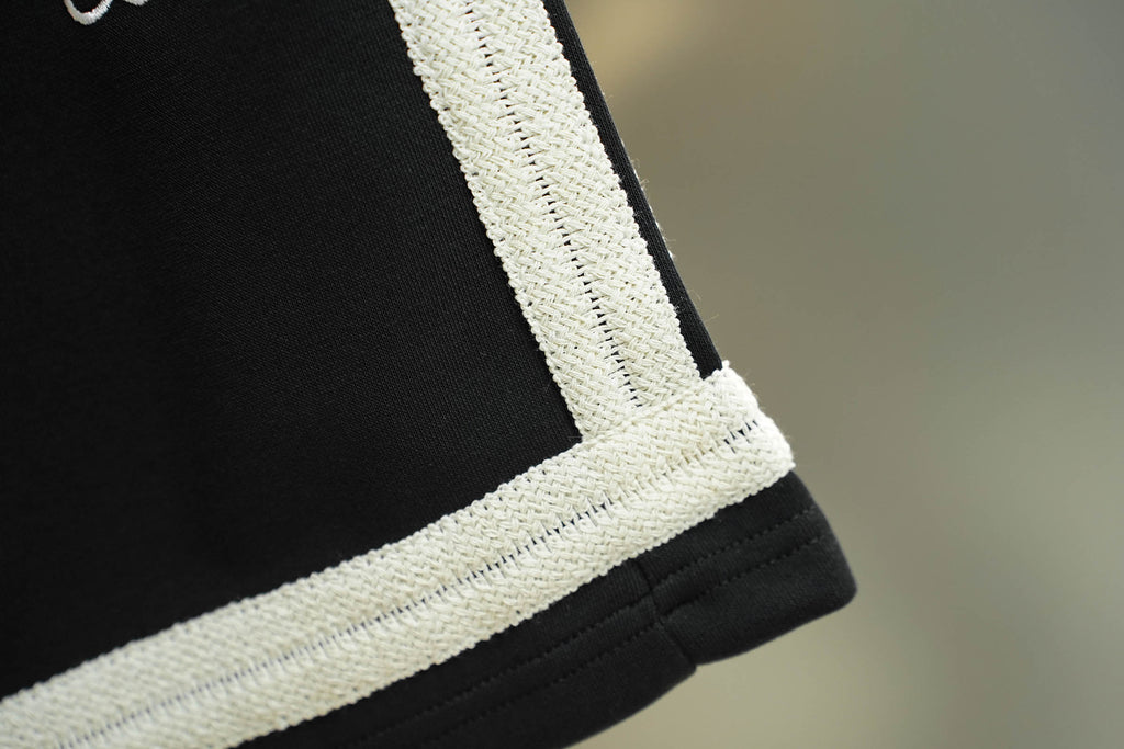 Knitted fabric embroidered shorts