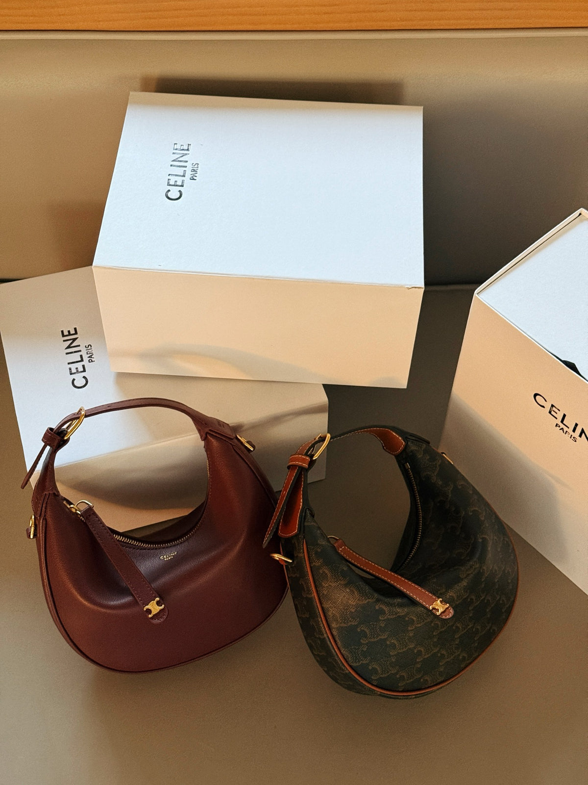 Crescent belt buckle armpit bag