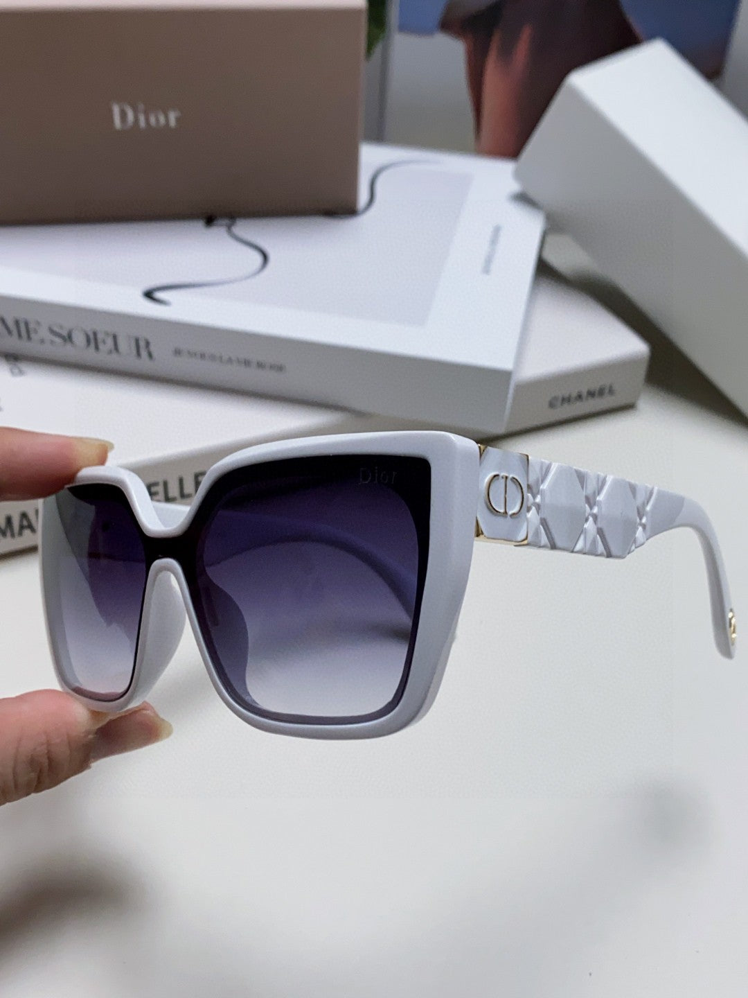 Super Beautiful Geometric Lingge Mirror Legs Super Beautiful New Women's Sunglasses