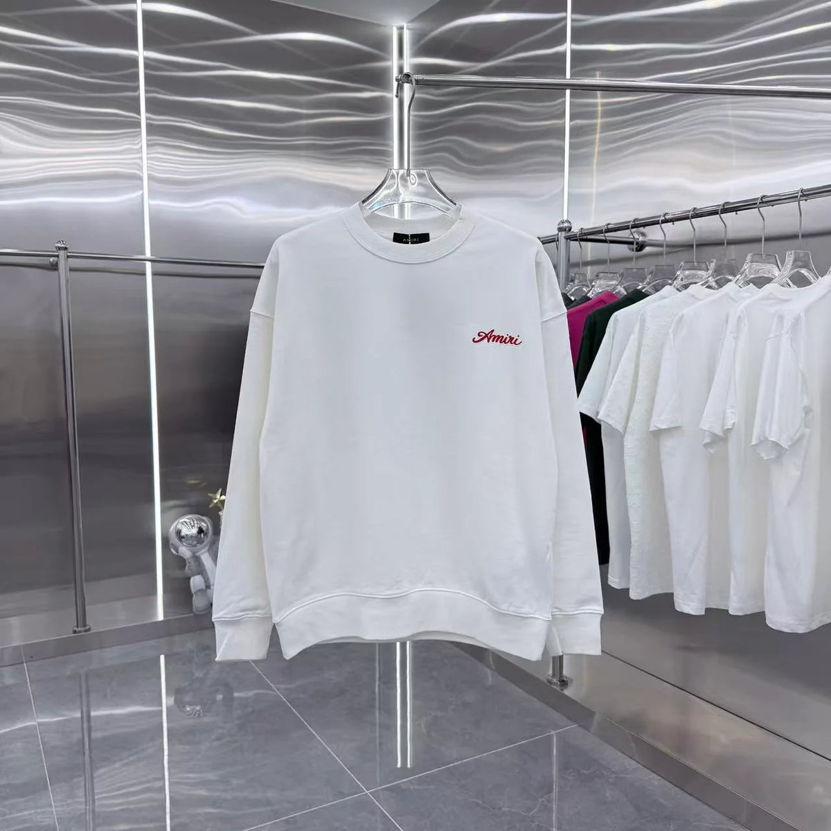 Round neck long sleeved sweatshirt