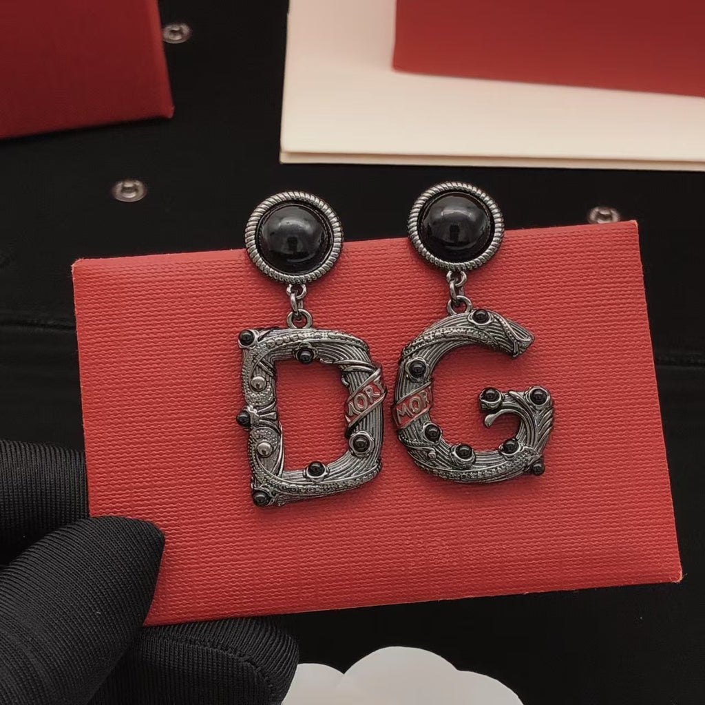 New retro black earrings