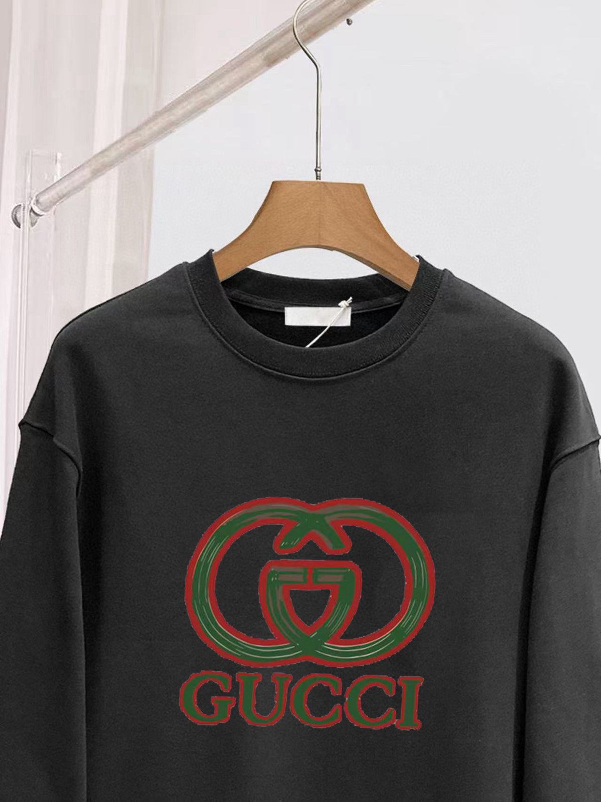 New long sleeved round neck sweatshirt 1