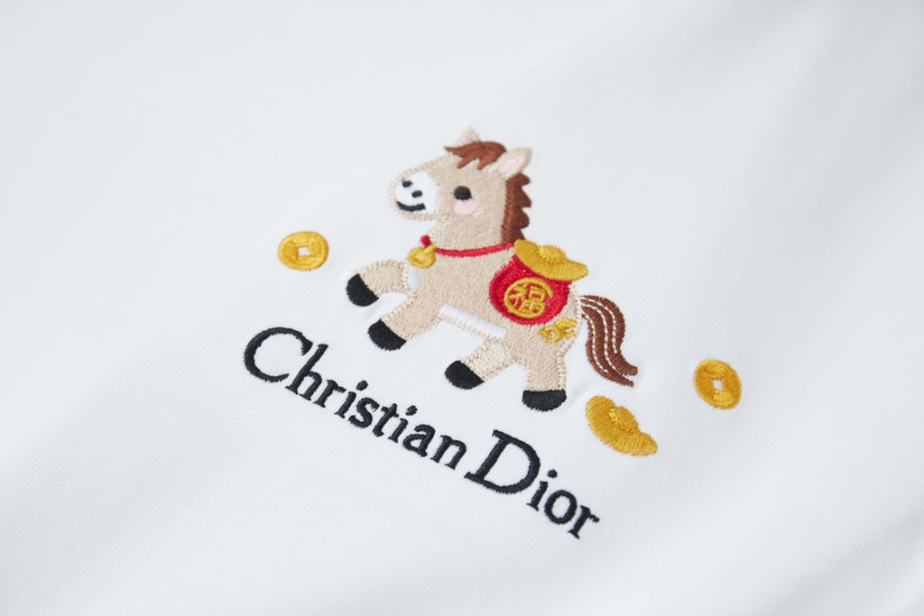 Light luxury embroidered T-shirt