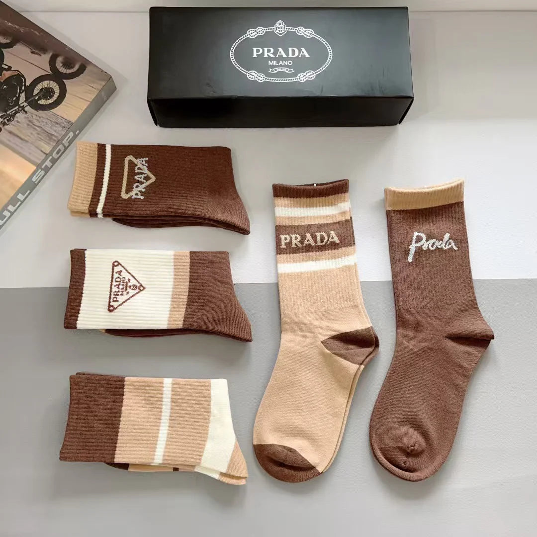 New triangular logo letter socks