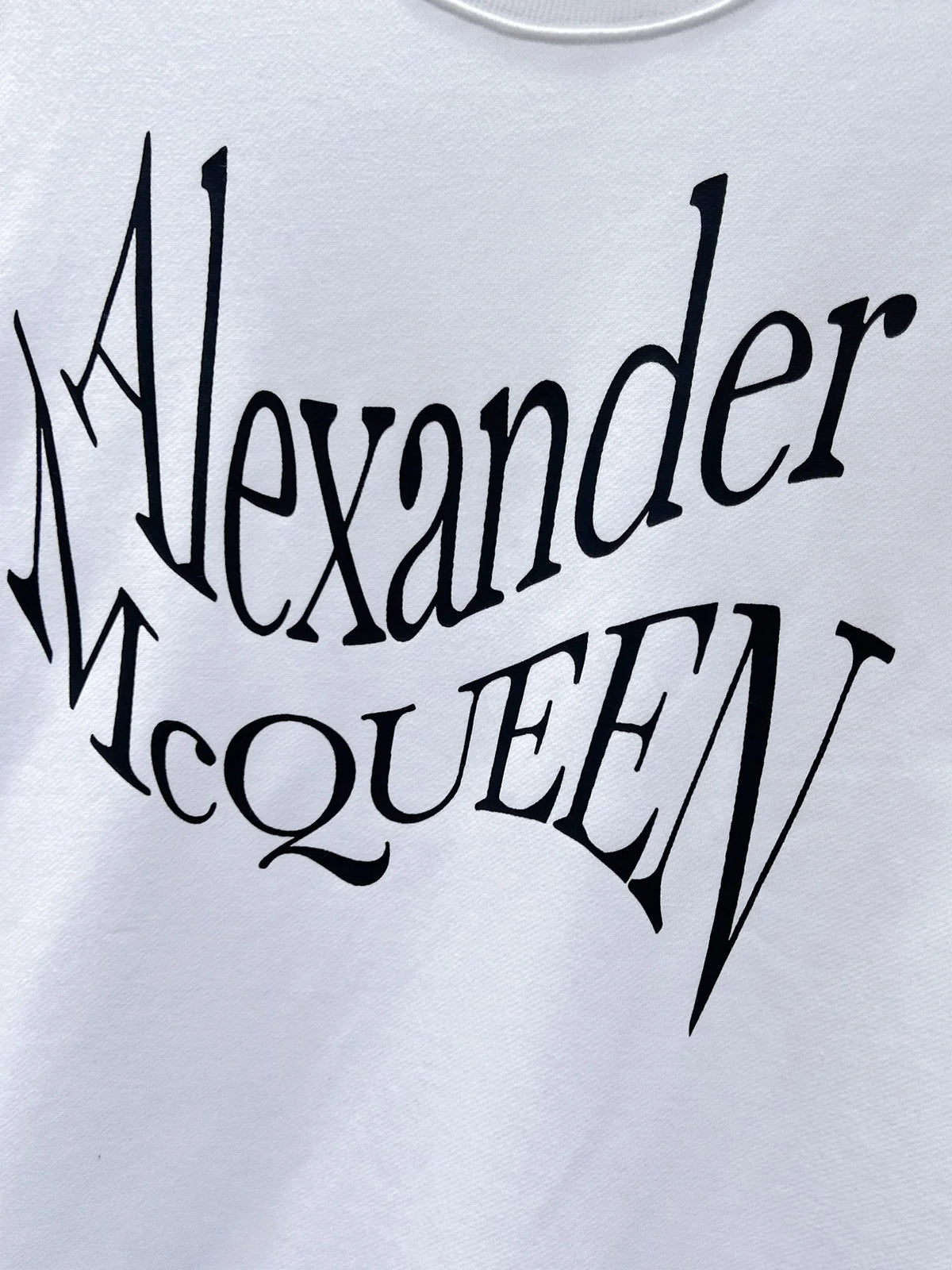 New long sleeved round neck sweatshirt