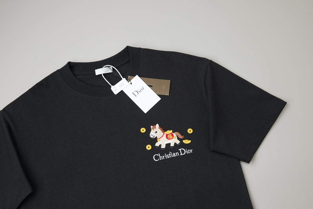 Light luxury embroidered T-shirt