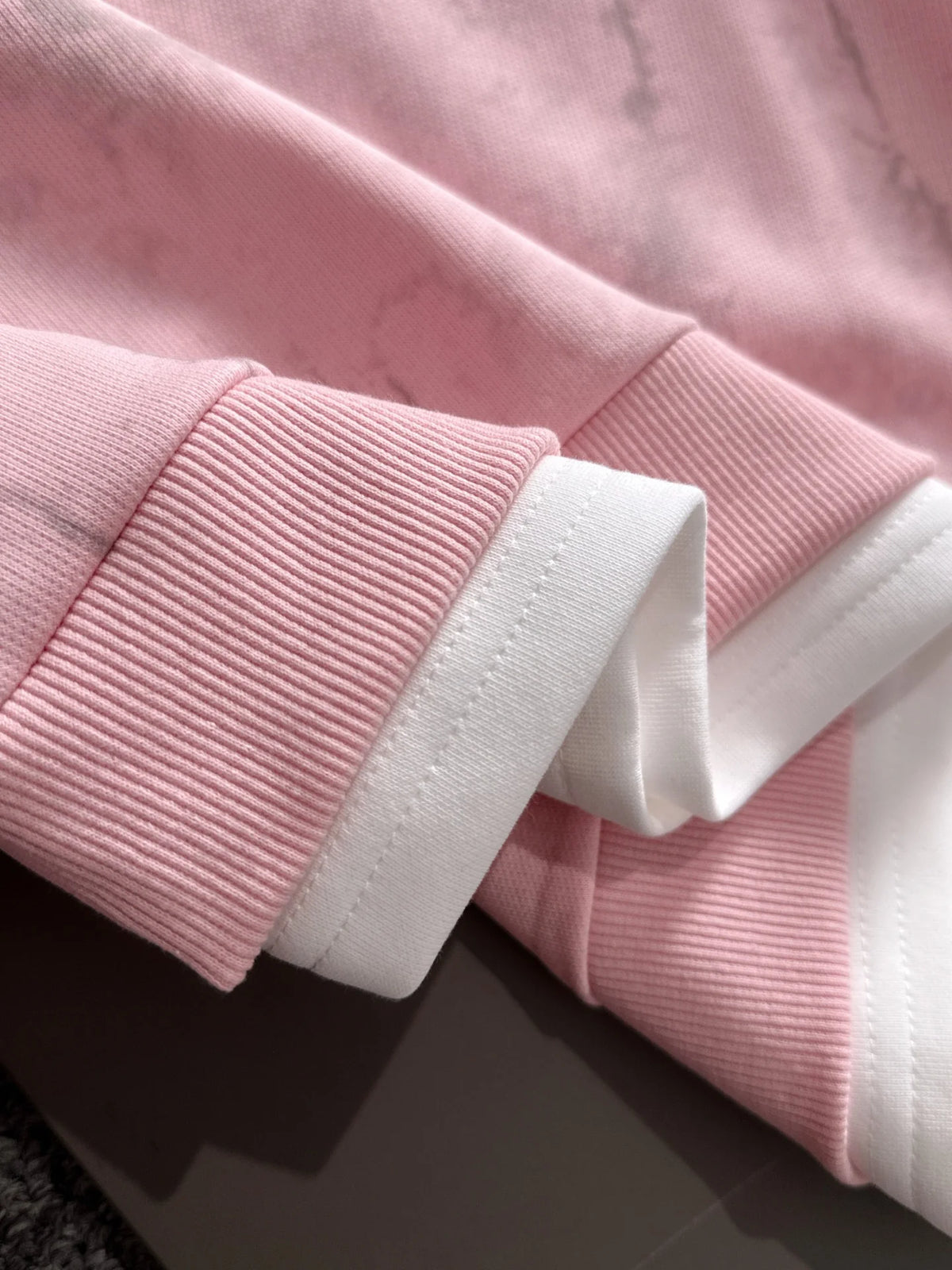 New round neck sweatshirt with long sleeves