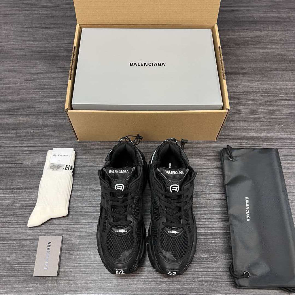 Retro sports shoe style for both men and women