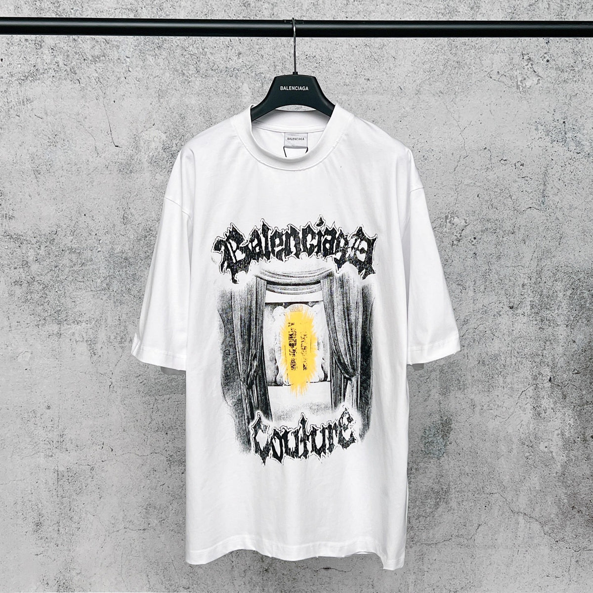 Wear out finished clothing, spray printed short sleeved T-shirt