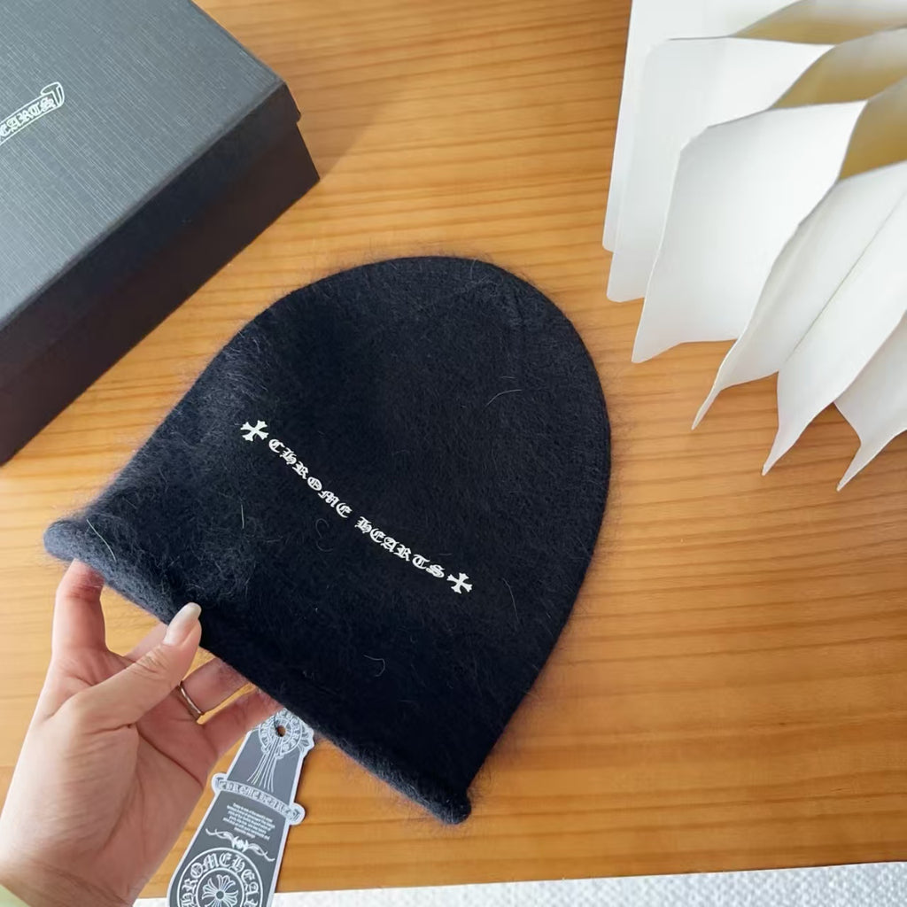 New versatile hat