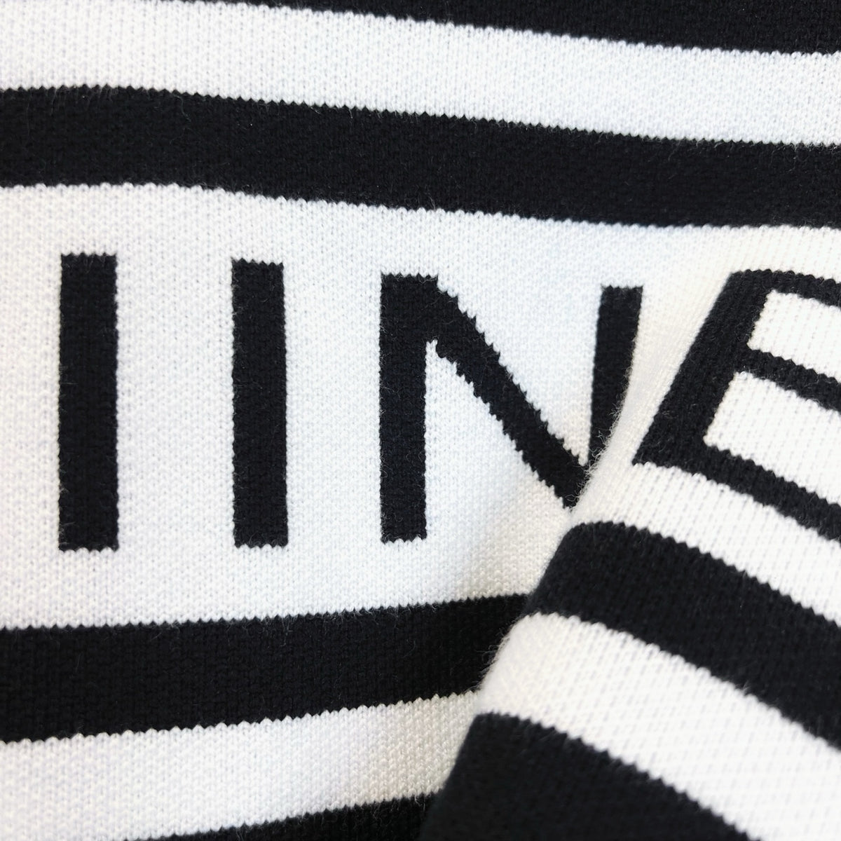 Classic letter logo round neck knitted sweater