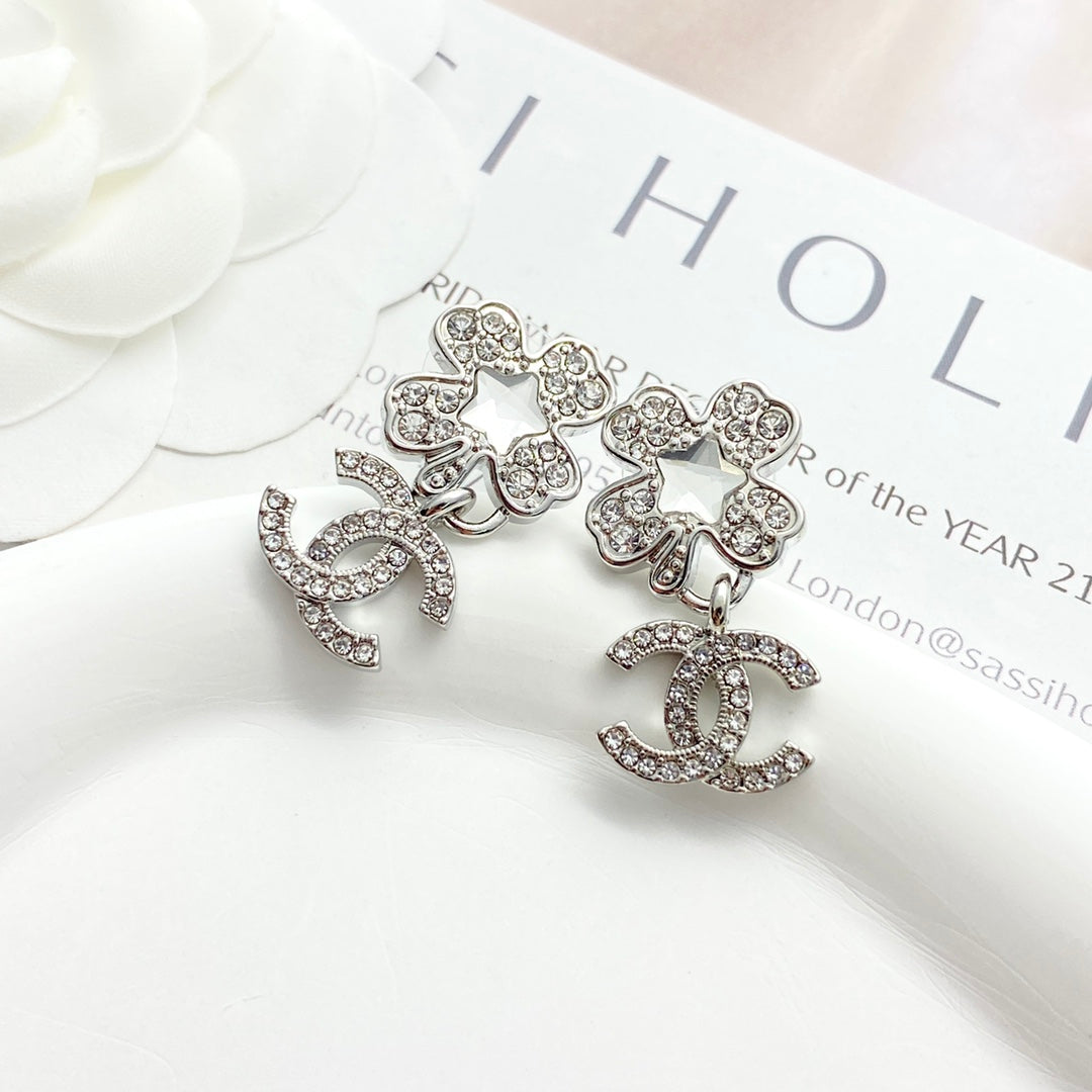 Four leaf clover pentagram ⭐ ear stud