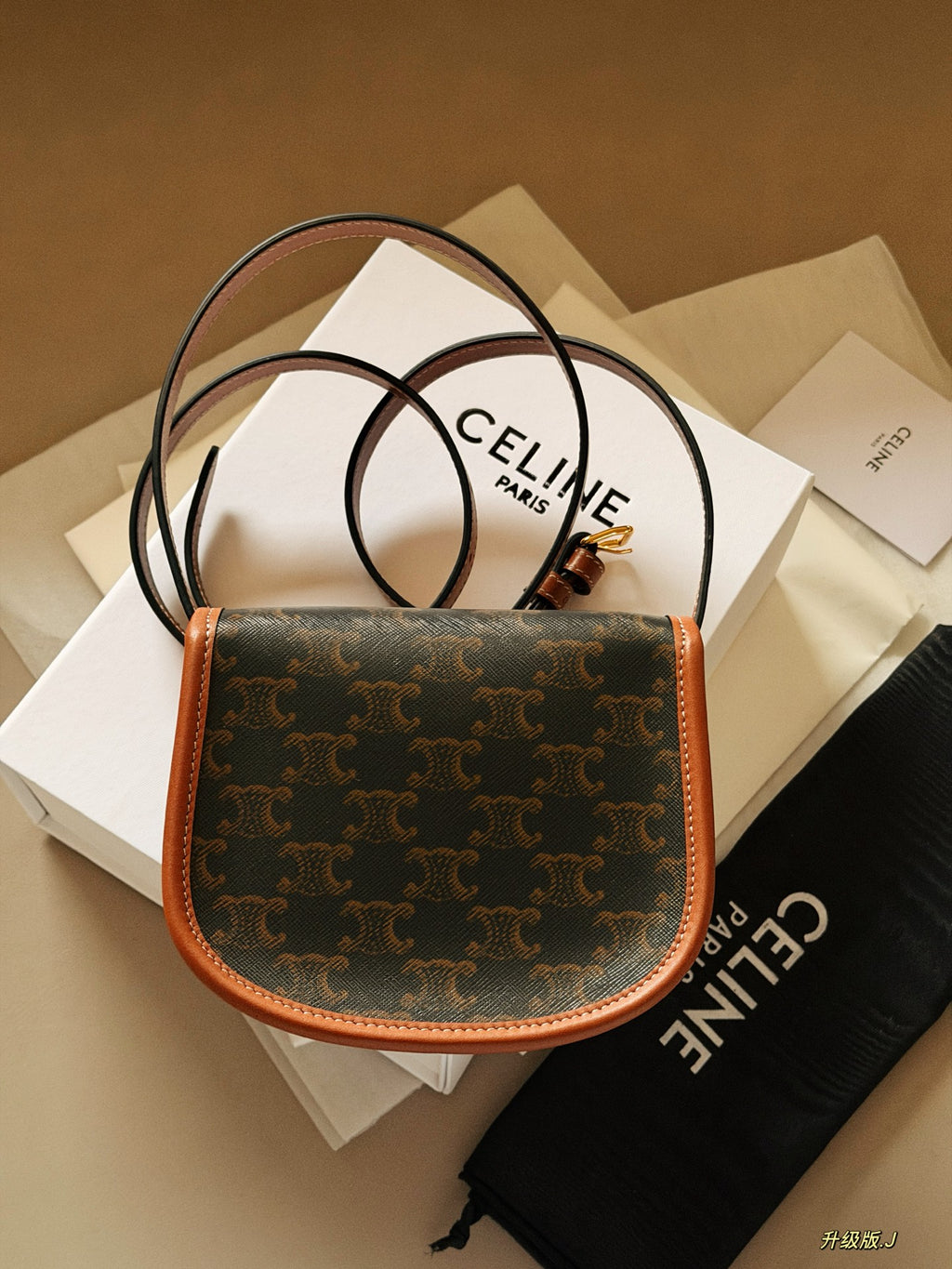Small label saddle bag