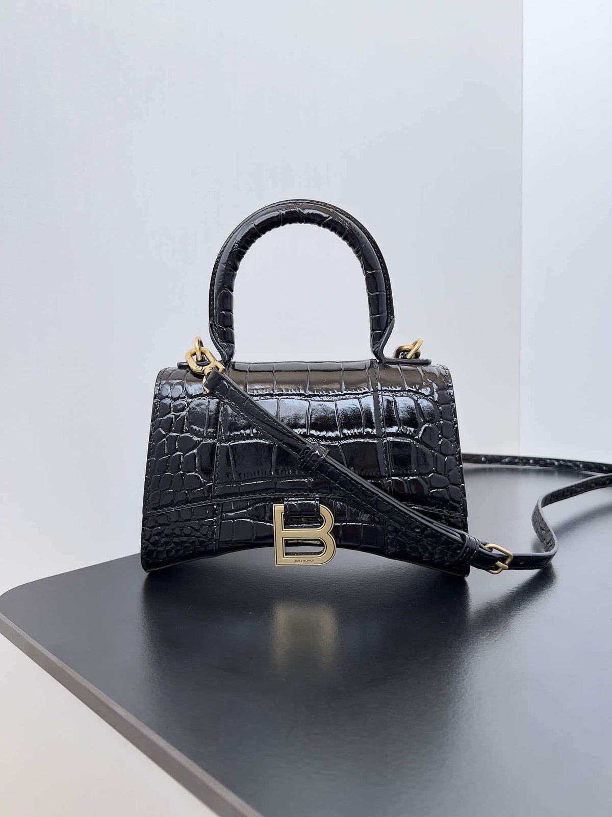 Crocodile patterned white gold buckle shoulder bag