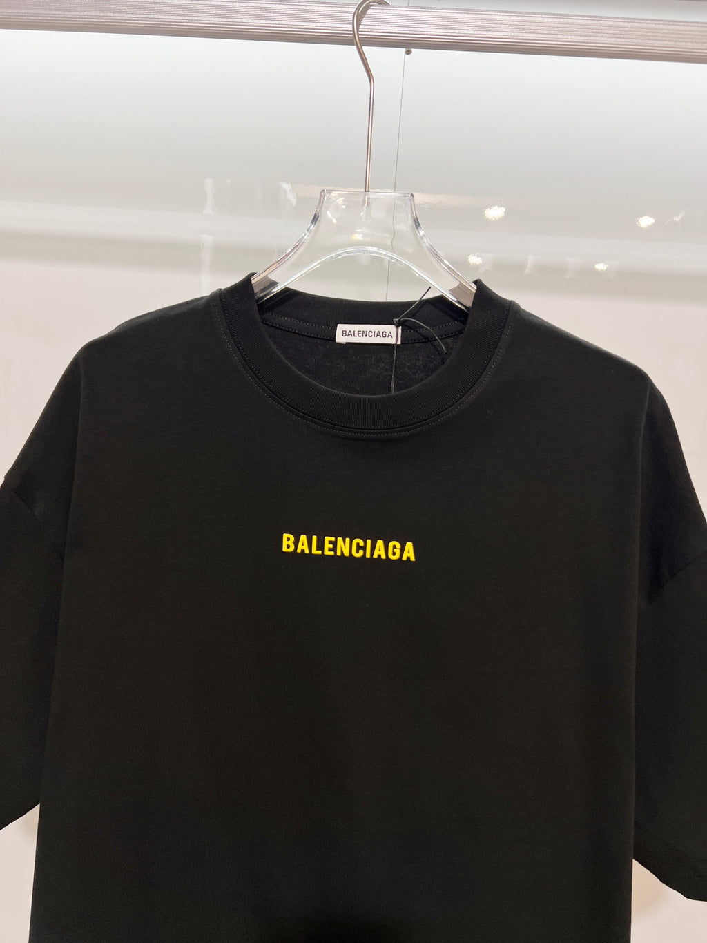 Foam offset small letter round neck T-shirt