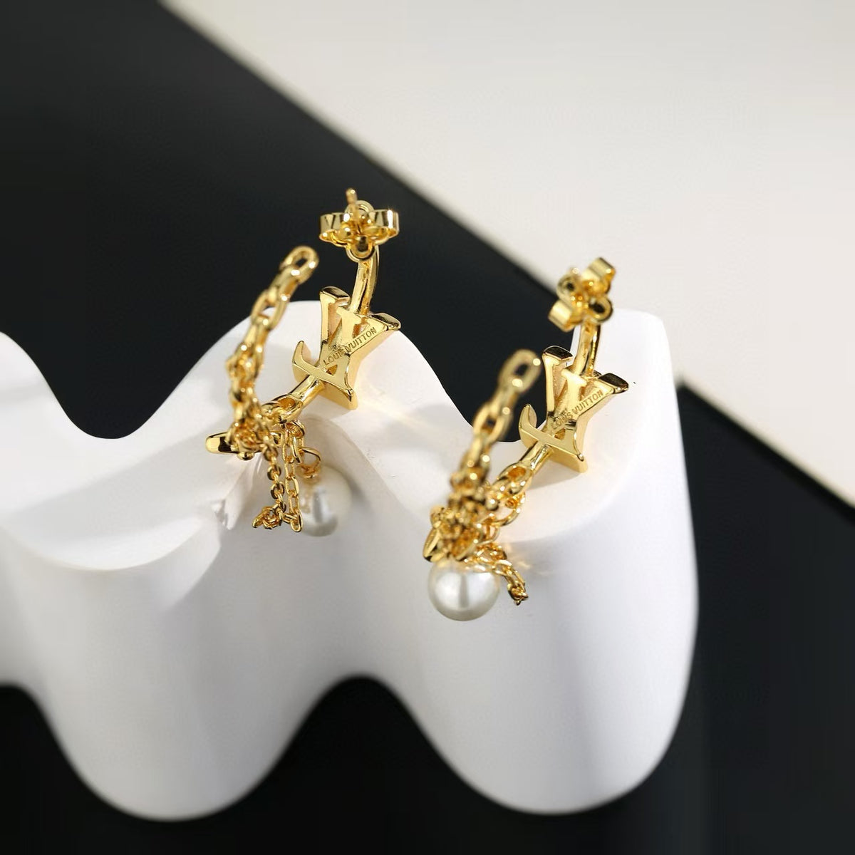 New letter pearl earrings