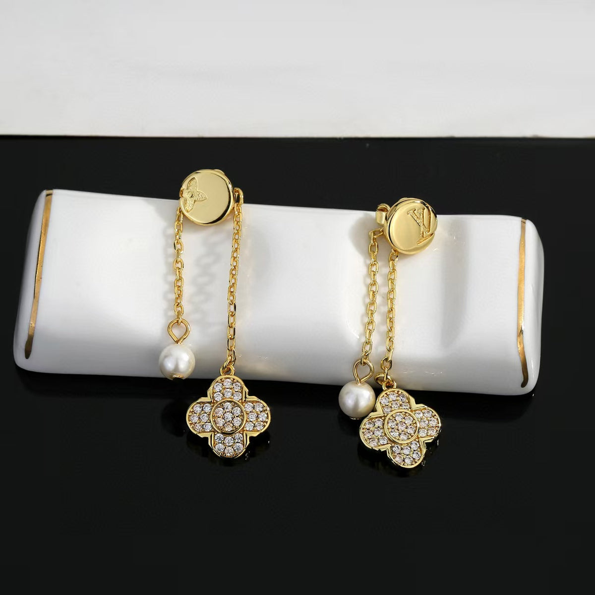 New Elegant and Elegant Earrings