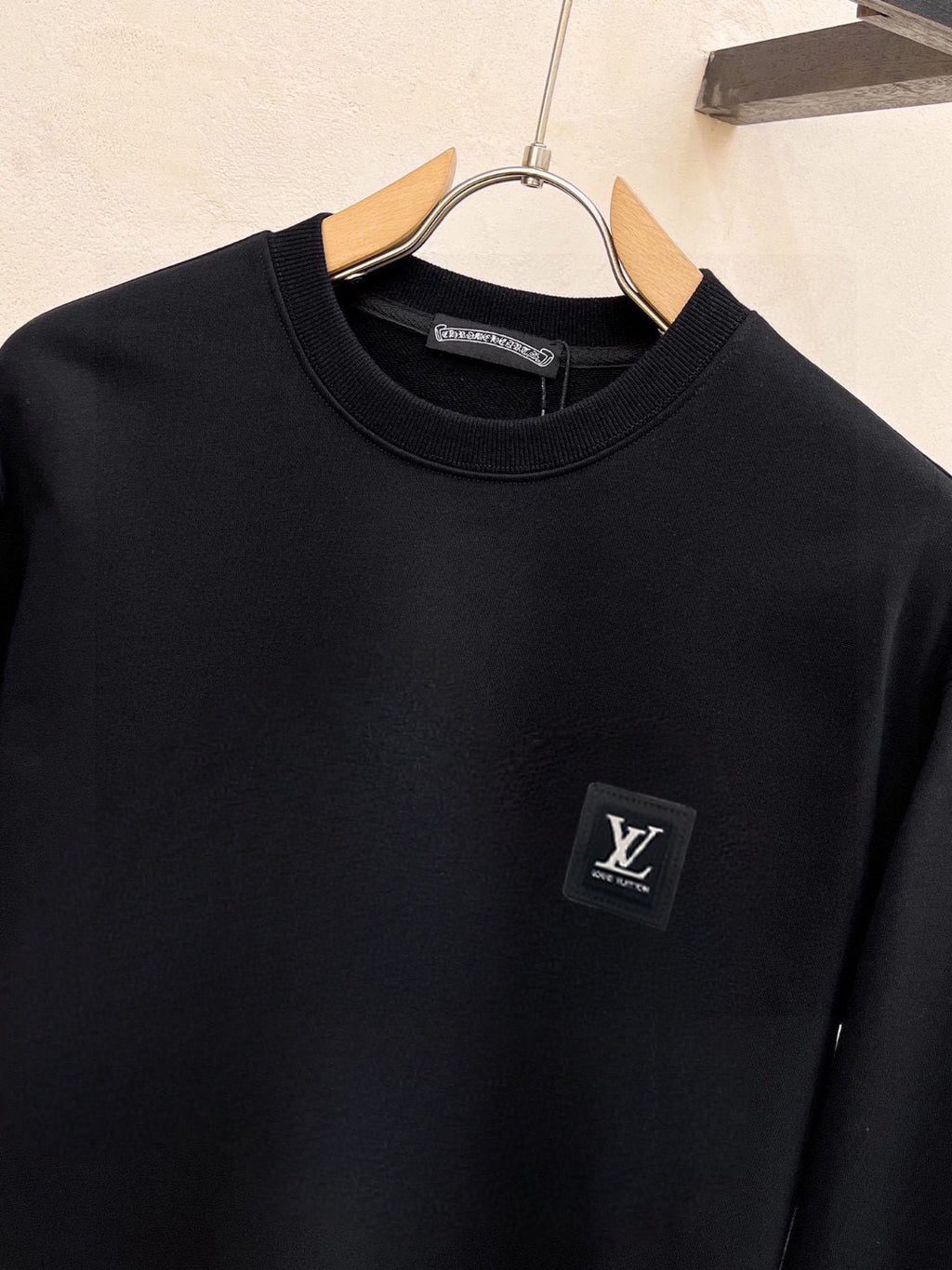 New long sleeved round neck sweatshirt 5