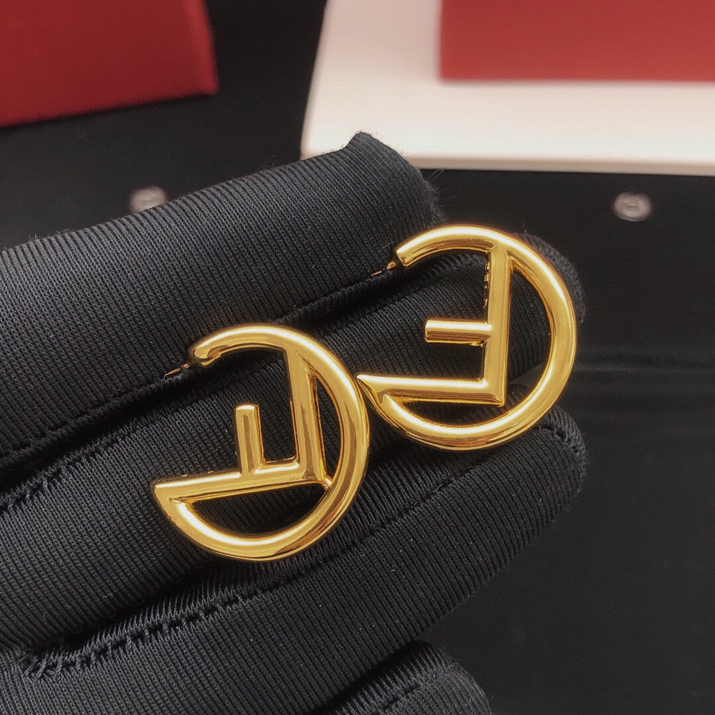 Circular ear hook surface