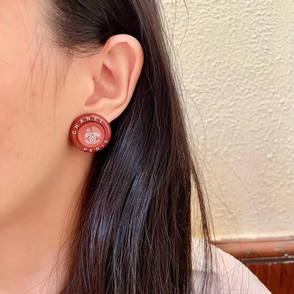 New round letter earrings