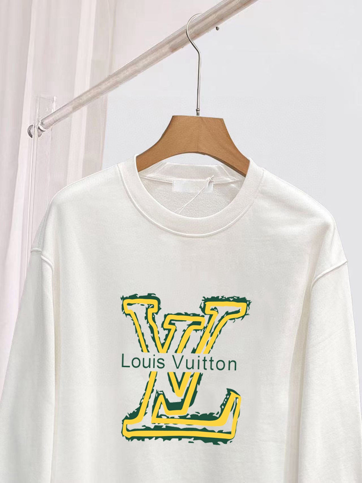 New long sleeved round neck sweatshirt 2