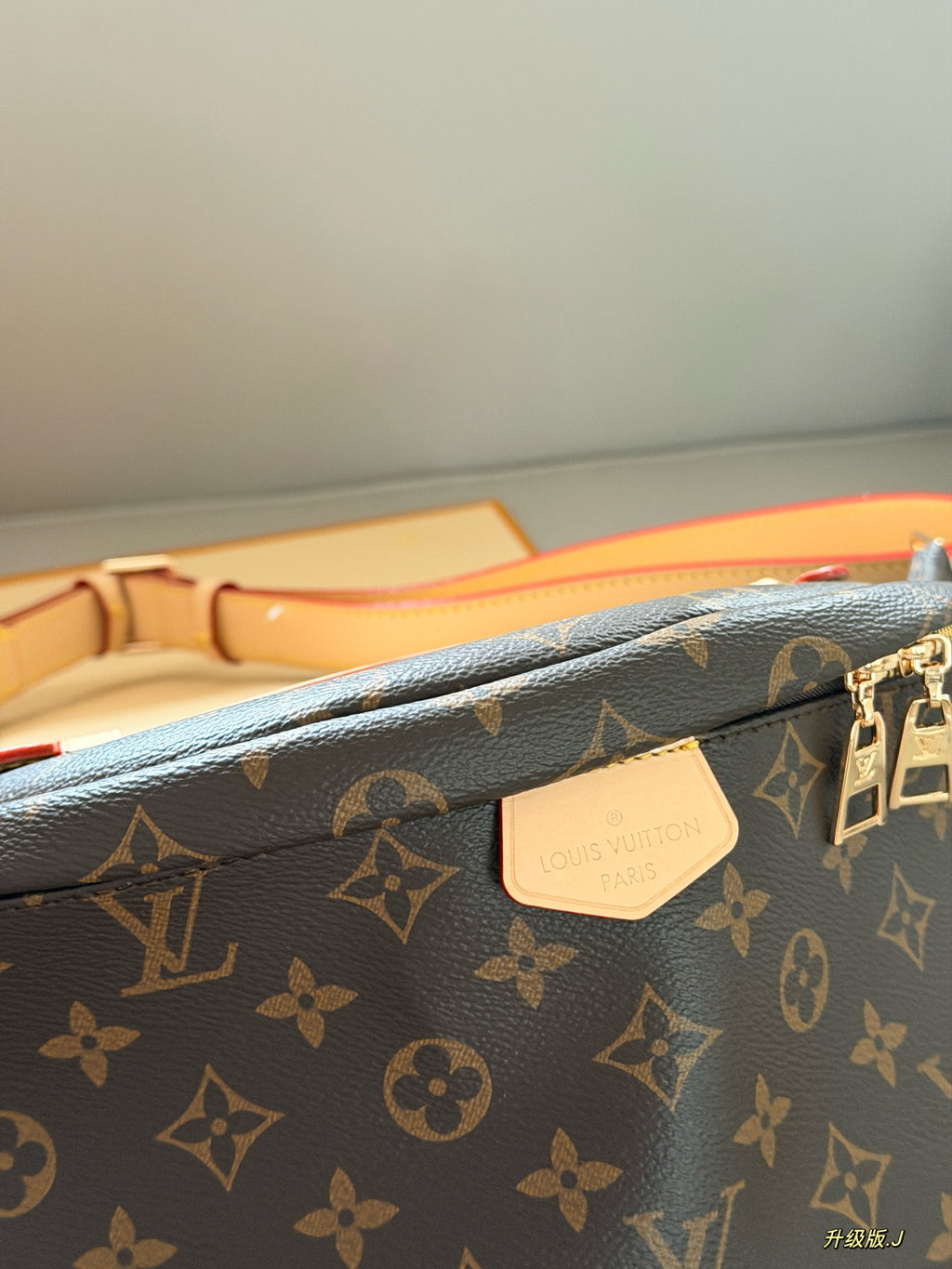 Horizontal vintage waist bag/chest bag