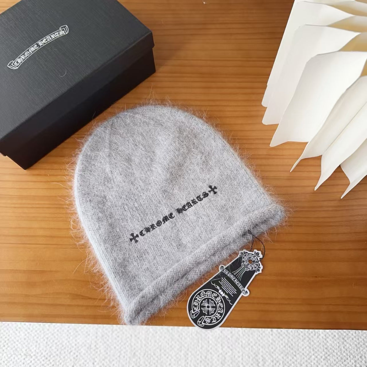 New versatile hat
