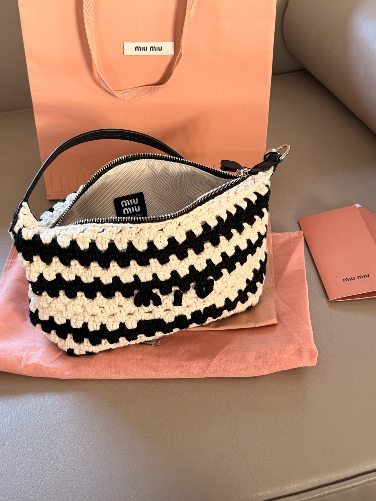 Black and white woven lunch box bag