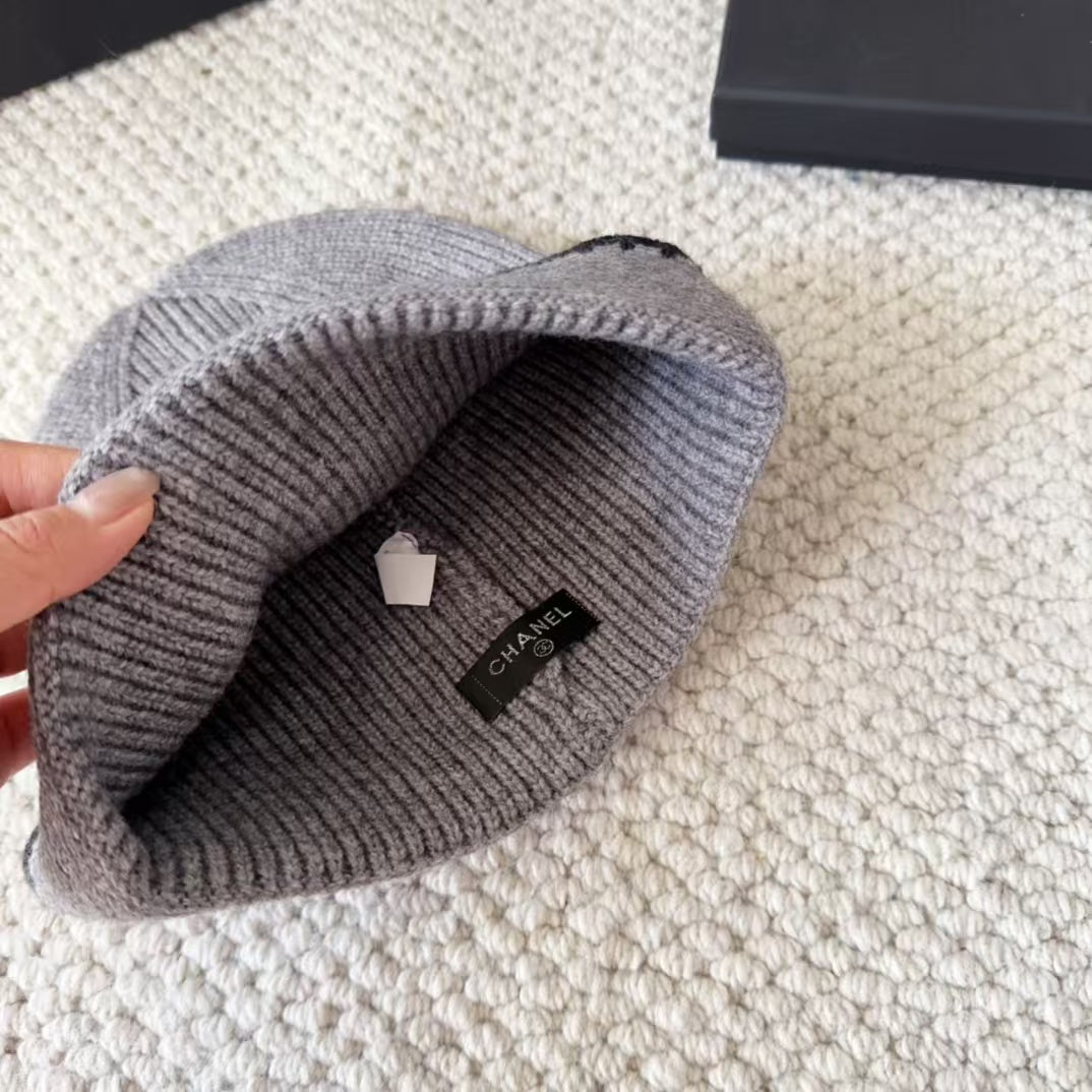 Explosive classic knitted hat
