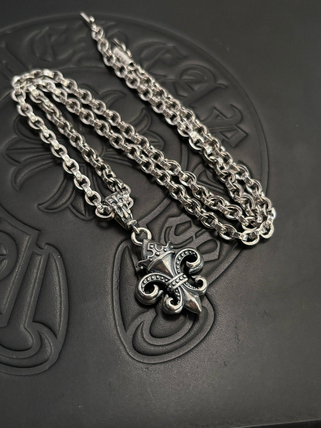 Letter Scout Flower Necklace