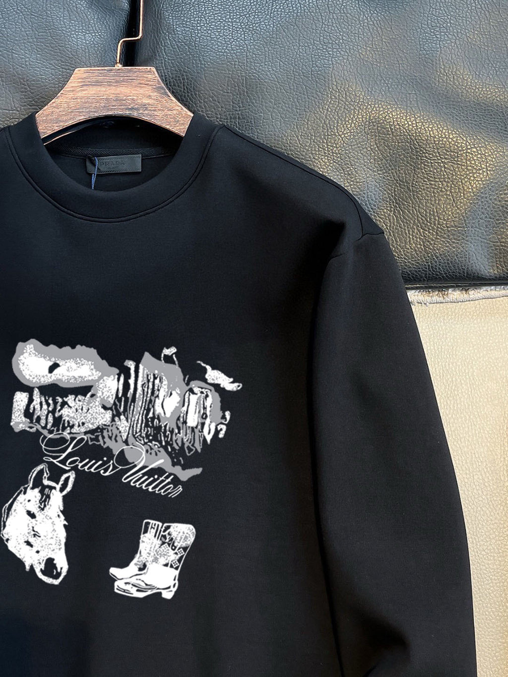 New long sleeved round neck sweatshirt 11