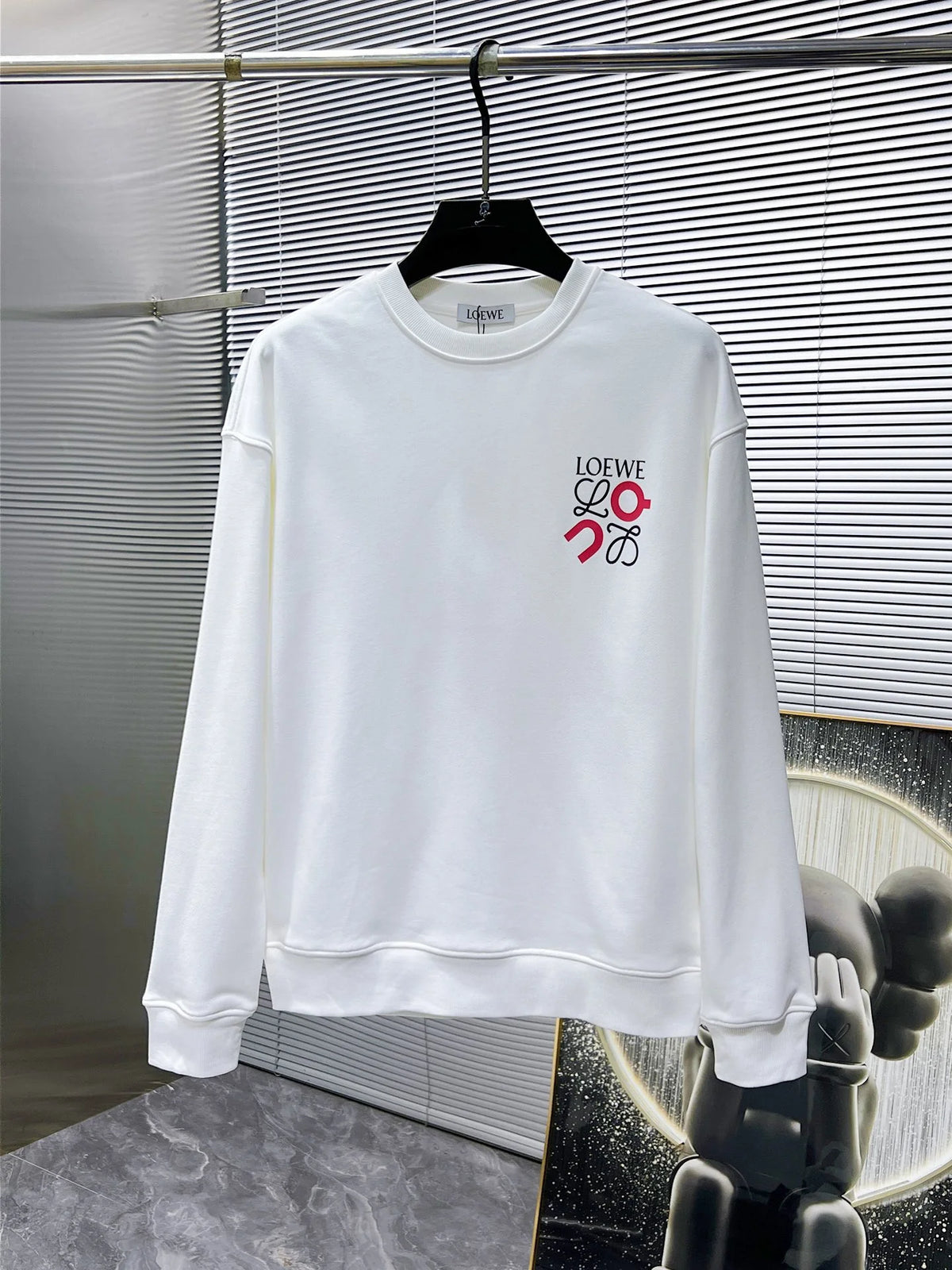 New long sleeved round neck sweatshirt