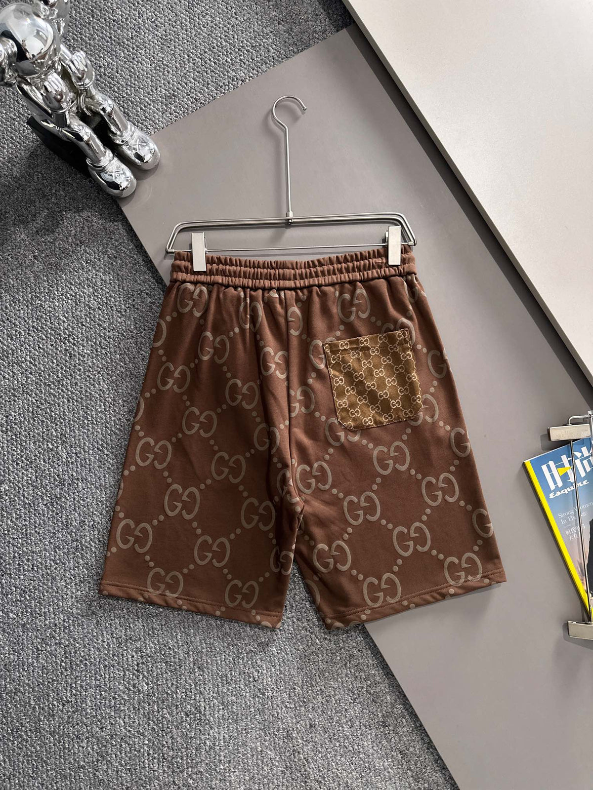 Plucked two letter logo casual shorts